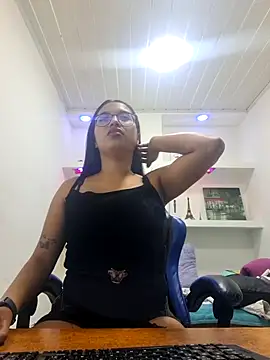 Snapshot of susan_mooree chatting on 09/23/25, 11:35 susan mooree online show from 09/23/25, 11:35