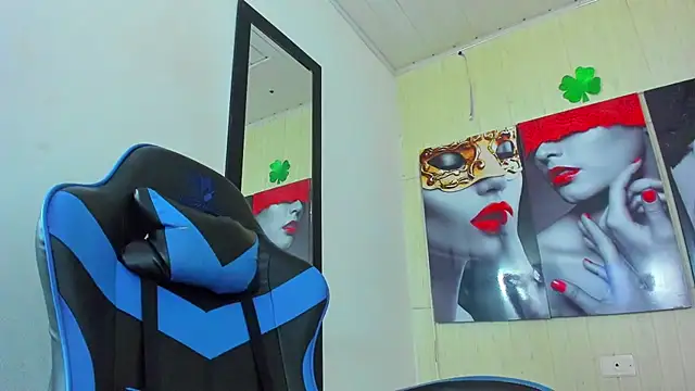 Snapshot of susan_mooree chatting on 10/14/25, 07:25 susan mooree online show from 10/14/25, 07:25