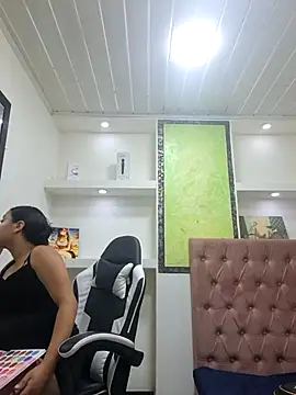 Snapshot of susan_mooree chatting on 11/17/25, 06:57 susan mooree online show from 11/17/25, 06:57