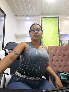 Snapshot of susan_mooree chatting on 11/30/25, 05:50 susan mooree online show from 11/30/25, 05:50