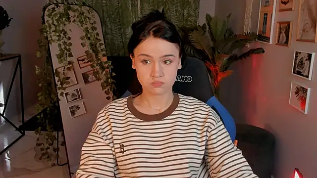 MonicaFarmer online show from 04/15/26, 05:58