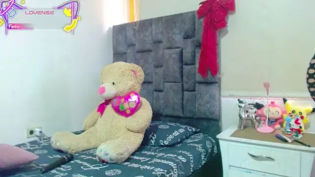 Charlotte Landry   online show from 12/21/25, 03:30