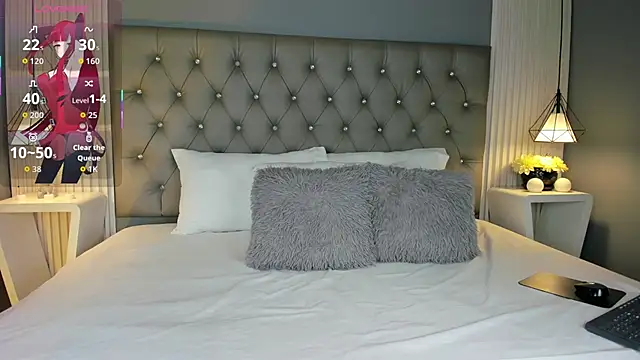 LunaBloomn online show from 11/15/25, 05:09