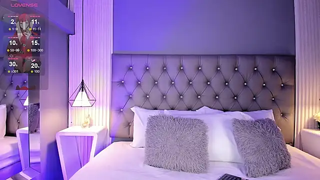 LunaBloomn online show from 12/15/25, 05:06