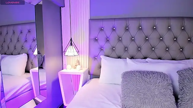 LunaBloomn online show from 02/13/26, 05:09