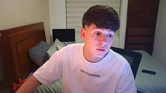 Snapshot of tightncuteass chatting on 09/27/25, 12:48 tightncuteass online show from 09/27/25, 12:48