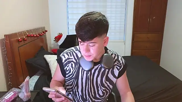 Snapshot of tightncuteass chatting on 11/13/25, 10:30 tightncuteass online show from 11/13/25, 10:30