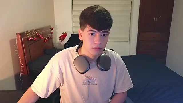 Snapshot of tightncuteass chatting on 11/26/25, 02:01 tightncuteass online show from 11/26/25, 02:01