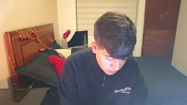 Snapshot of tightncuteass chatting on 11/27/25, 12:35 tightncuteass online show from 11/27/25, 12:35