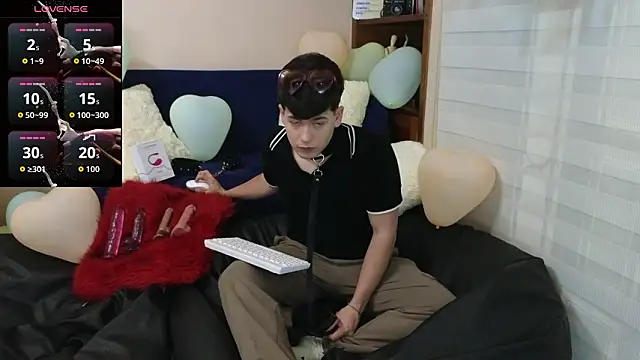 Snapshot of tightncuteass chatting on 02/15/26, 12:18 tightncuteass online show from 02/15/26, 12:18