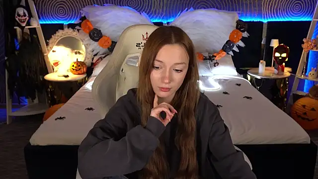 FoxyMayy online show from 10/29/25, 02:19