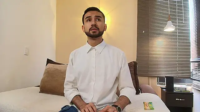 Snapshot of Axel_Moon_S chatting on 09/15/25, 06:41 Axel Moon S online show from 09/15/25, 06:41