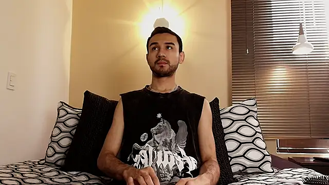 Snapshot of Axel_Moon_S chatting on 11/22/25, 02:05 Axel Moon S online show from 11/22/25, 02:05