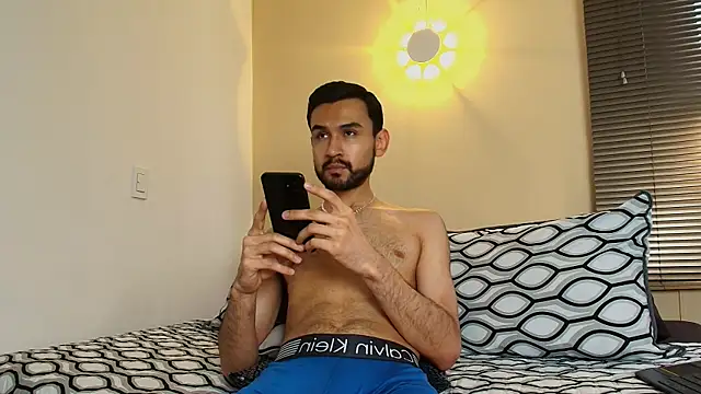 Snapshot of Axel_Moon_S chatting on 12/13/25, 07:53 Axel Moon S online show from 12/13/25, 07:53