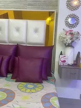 Leslie Bussh  online show from 04/19/26, 04:50