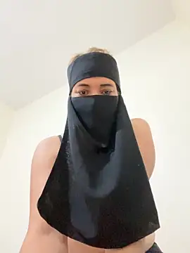 Snapshot of Wild-Nayra chatting on 10/16/25, 02:51 Wild-Nayra online show from 10/16/25, 02:51