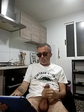 EmilioTaladdro online show from 05/01/26, 07:51