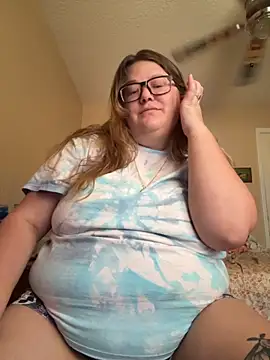 Snapshot of amberlynntun chatting on 11/21/25, 06:28 amberlynntun online show from 11/21/25, 06:28