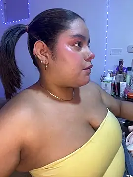 Snapshot of Anabelle_00_ chatting on 06/18/26, 04:02 Anabelle 00 online show from 06/18/26, 04:02