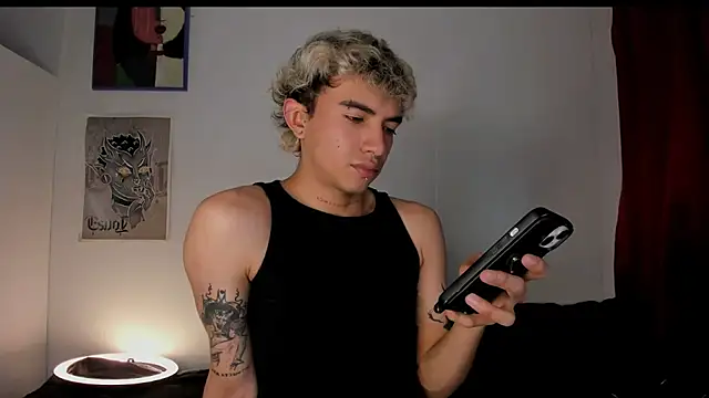 Snapshot of guynextdo0r chatting on 01/18/26, 10:35 guynextdo0r online show from 01/18/26, 10:35