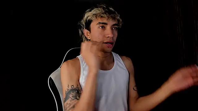 Snapshot of guynextdo0r chatting on 03/02/26, 06:47 guynextdo0r online show from 03/02/26, 06:47