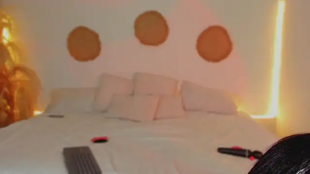 Snapshot of AliisonWells chatting on 11/24/25, 09:25 AliisonWells online show from 11/24/25, 09:25