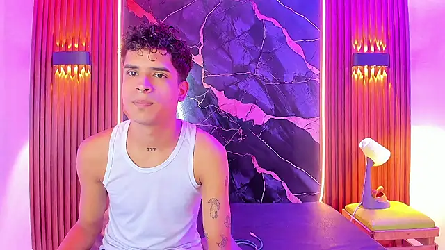 Snapshot of Lucky_boys__X chatting on 11/06/25, 11:44 Lucky boys X online show from 11/06/25, 11:44