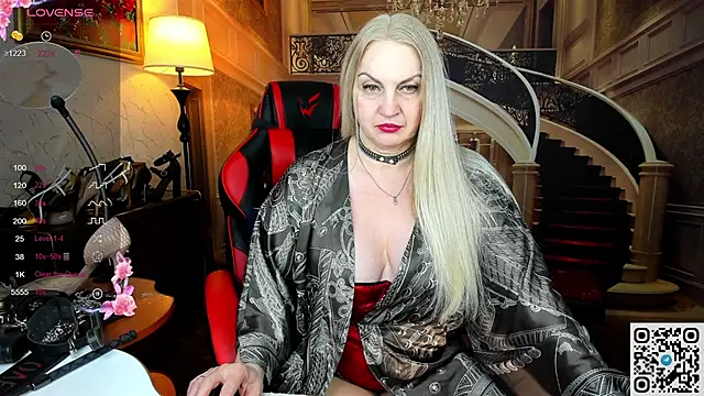 Nina Devillle online show from 05/20/26, 10:16