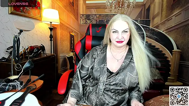 Snapshot of Nina_Devillle chatting on 07/19/26, 12:42 Nina Devillle online show from 07/19/26, 12:42