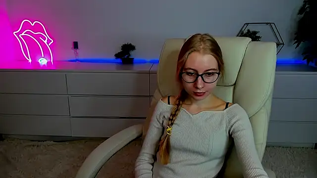 Alina Blonde online show from 09/25/25, 05:44