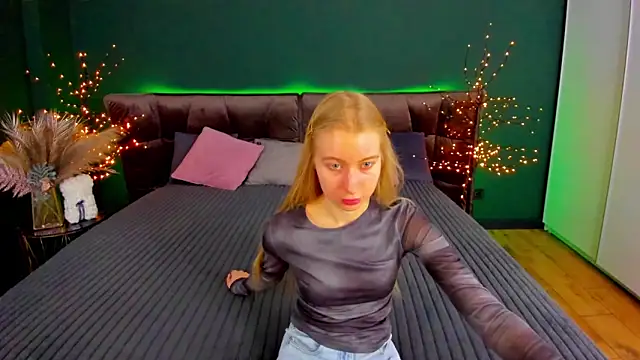 Alina Blonde online show from 11/25/25, 06:35
