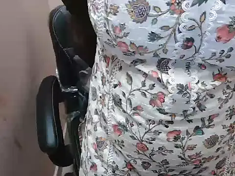 Snapshot of bold_naina chatting on 11/20/25, 04:01 bold naina online show from 11/20/25, 04:01