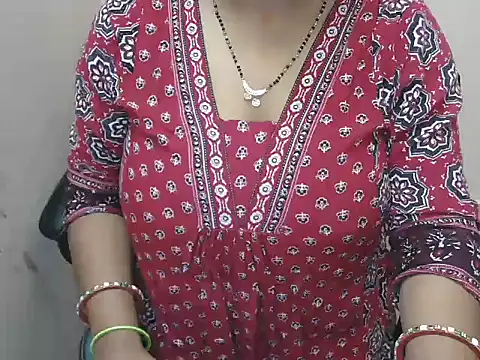 Snapshot of bold_naina chatting on 11/28/25, 04:04 bold naina online show from 11/28/25, 04:04