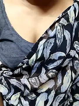 Snapshot of preethi-lovely chatting on 09/14/25, 04:39 preethi-lovely online show from 09/14/25, 04:39