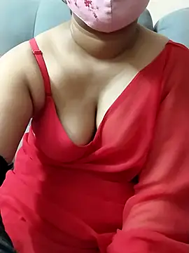 Snapshot of preethi-lovely chatting on 09/19/25, 05:57 preethi-lovely online show from 09/19/25, 05:57