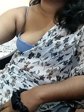 Snapshot of preethi-lovely chatting on 09/22/25, 04:53 preethi-lovely online show from 09/22/25, 04:53