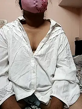 Snapshot of preethi-lovely chatting on 09/30/25, 05:51 preethi-lovely online show from 09/30/25, 05:51