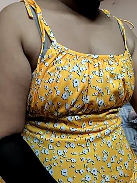 Snapshot of preethi-lovely chatting on 10/10/25, 03:27 preethi-lovely online show from 10/10/25, 03:27