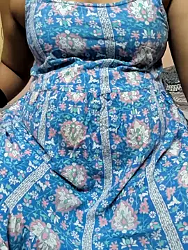 Snapshot of preethi-lovely chatting on 10/27/25, 03:49 preethi-lovely online show from 10/27/25, 03:49