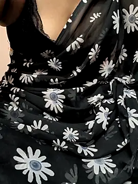 Snapshot of preethi-lovely chatting on 11/06/25, 03:29 preethi-lovely online show from 11/06/25, 03:29