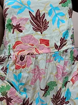 Snapshot of preethi-lovely chatting on 11/10/25, 04:06 preethi-lovely online show from 11/10/25, 04:06