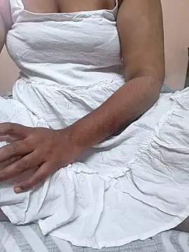 Snapshot of preethi-lovely chatting on 11/15/25, 03:48 preethi-lovely online show from 11/15/25, 03:48