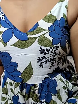 Snapshot of preethi-lovely chatting on 11/21/25, 04:44 preethi-lovely online show from 11/21/25, 04:44