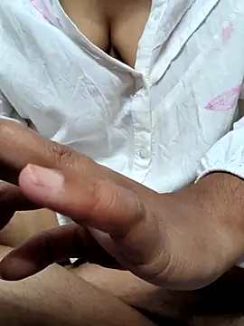 Snapshot of preethi-lovely chatting on 11/25/25, 01:11 preethi-lovely online show from 11/25/25, 01:11