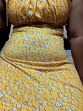 Snapshot of preethi-lovely chatting on 11/26/25, 04:57 preethi-lovely online show from 11/26/25, 04:57