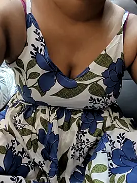 Snapshot of preethi-lovely chatting on 11/28/25, 03:42 preethi-lovely online show from 11/28/25, 03:42