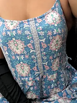 Snapshot of preethi-lovely chatting on 11/29/25, 05:32 preethi-lovely online show from 11/29/25, 05:32