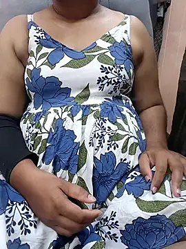 Snapshot of preethi-lovely chatting on 12/17/25, 12:00 preethi-lovely online show from 12/17/25, 12:00