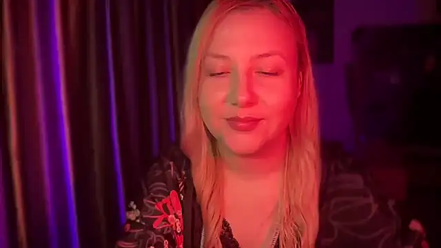 Snapshot of BikiHellena chatting on 11/10/25, 03:05 BikiHellena online show from 11/10/25, 03:05