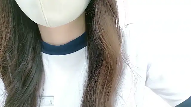  Mia land  online show from 10/27/25, 01:04